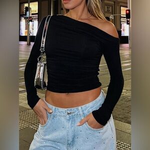 NWT Long Sleeve Boat Neck Off Shoulder Top!